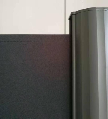 Polyester zeilmateriaal Buitenzijde schaduw Privacy hek met terugtrekbare zijde luifel