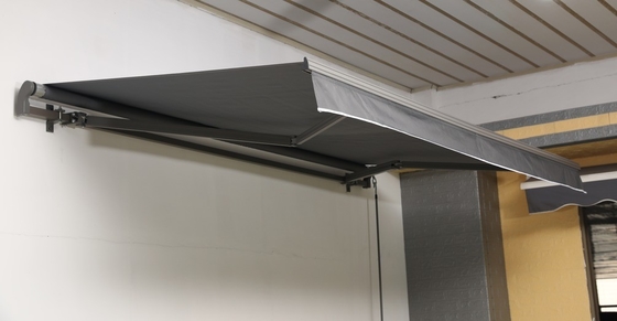 Veelzijdig en duurzaam 250*200CM uitbreidbaar handmatig terugtrekbaar luifel QF-01KD